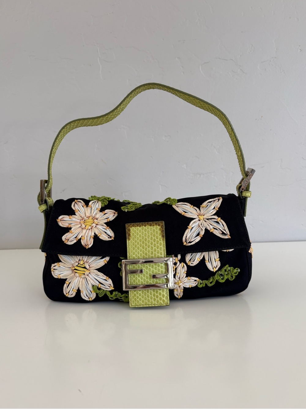Auth VTG FENDI Baguette